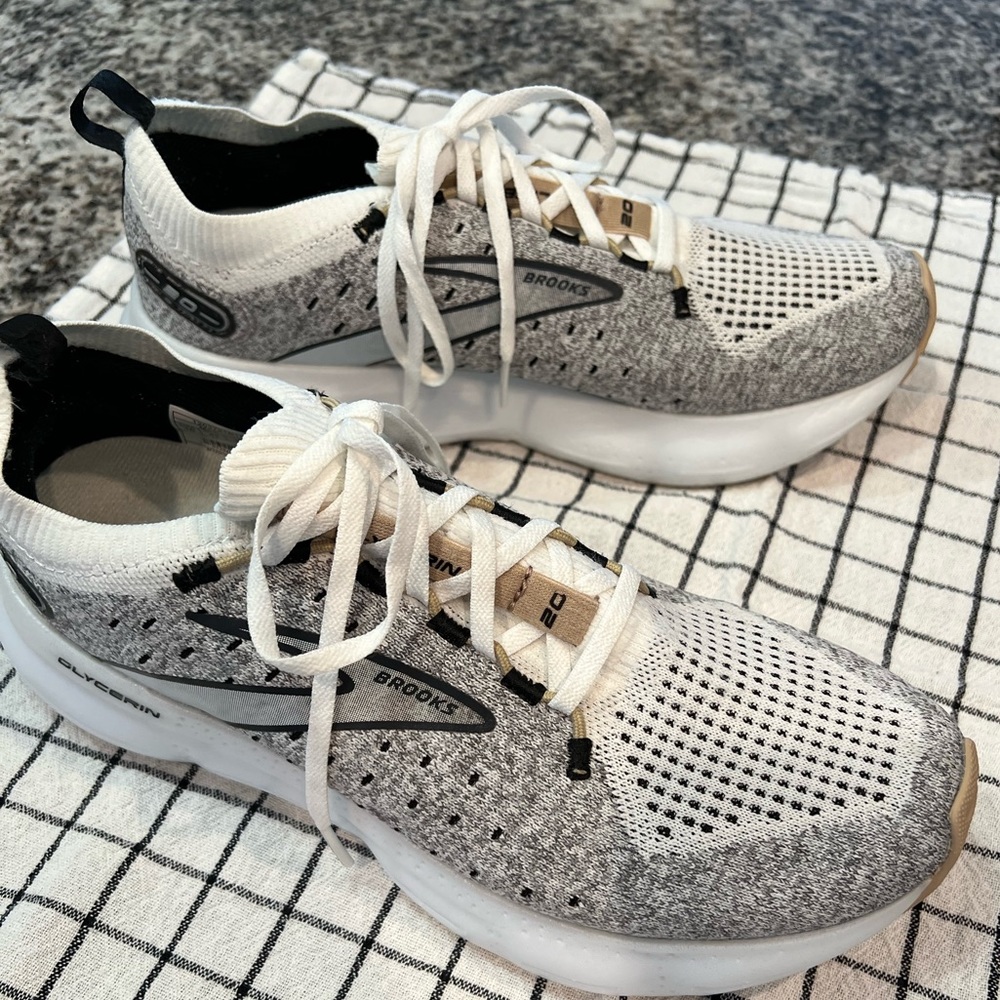 Like New Brooks Women’s Glycerin StealthFit 20 Running Shoe White/Black/Cream 10